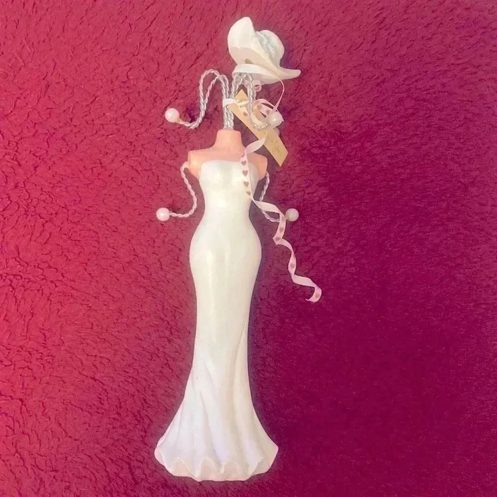 Lady mannequin jewelry holder Vintage,  perfect condition 😇😇😇